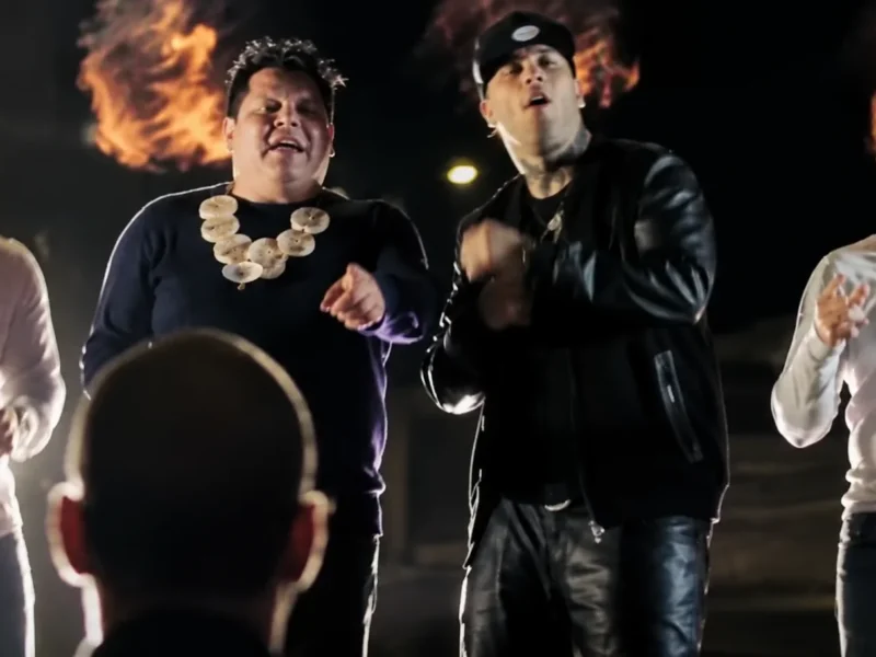 Nicky Jam junto a Los Cantores de Chipuco en el video de Diciembre