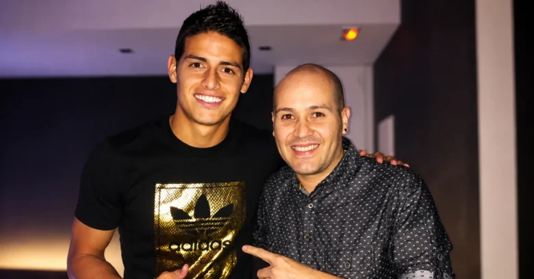 El futbolista colombiano James Rodríguez junto al cantante de cumbia colombiana Karval durante un encuentro en España.