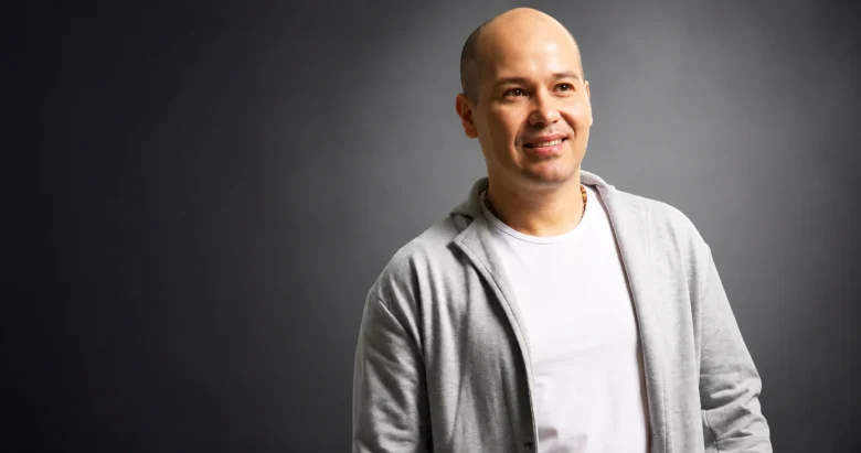 Karval, cantante, compositor y productor musical colombiano
