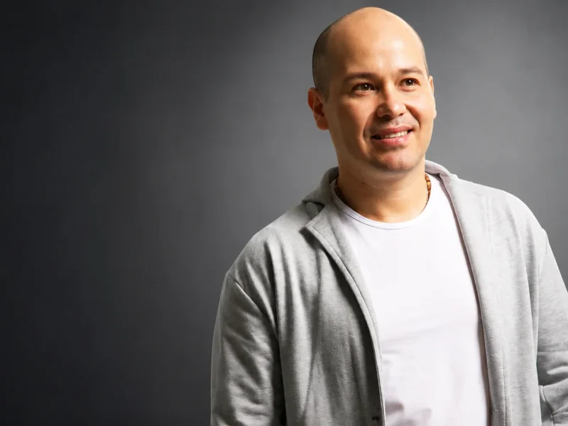 Karval, cantante, compositor y productor musical colombiano