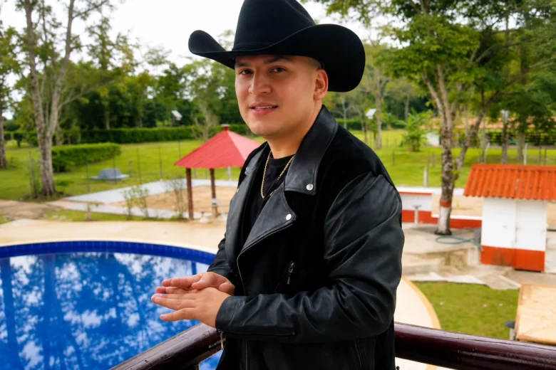 Sebastián Ayala, hijo de Giovanny Ayala y cantante de música popular
