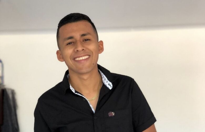 Sebastian Ayala cantante de Mi Decisión junto a Andy Rivera y Jhonny Rivera