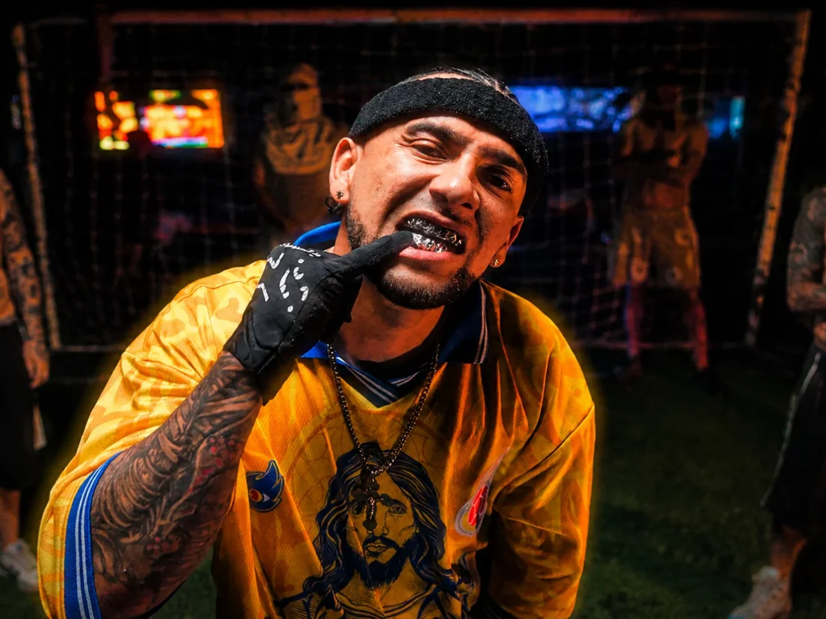 El Rolo Z8 durante la promoción de su canción Falcao