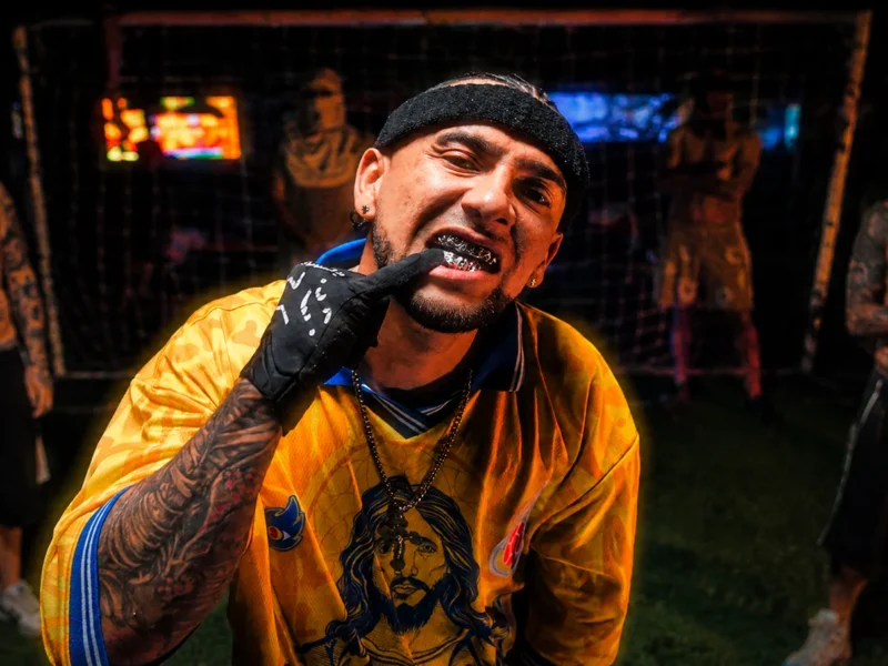 El Rolo Z8 durante la promoción de su canción Falcao