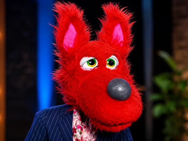Aurelio Cheveroni, el títere o muñeco rojo de Club 10, interpretado por Fernando Rojas y jurado de Yo Me Llamo.