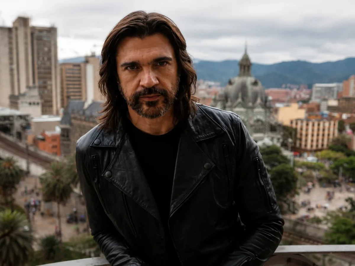 Juanes durante una sesión fotográfica como cantante y compositor colombiano.
