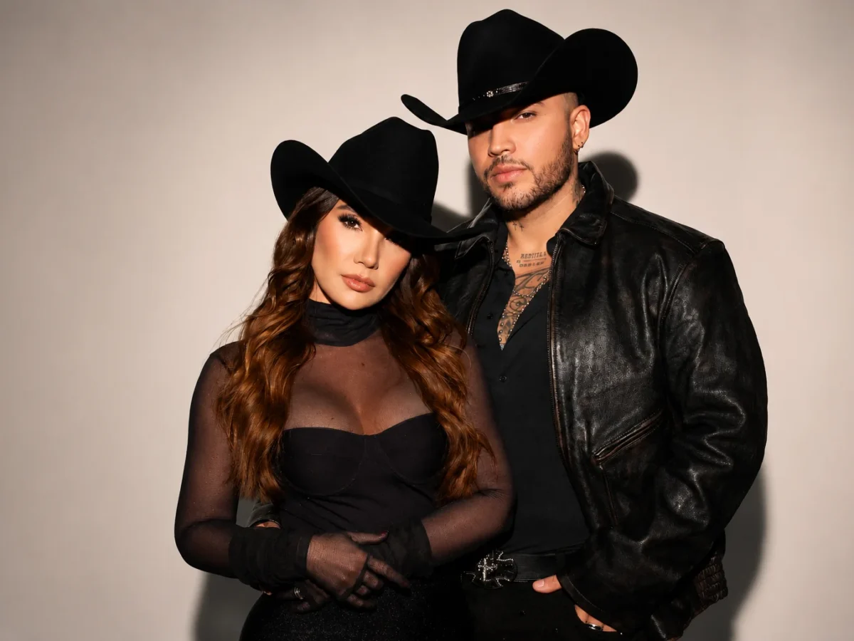Paola Jara y Jessi Uribe durante la promoción de su álbum Despecho a 2 Voces, reconocido por Billboard entre los mejores álbumes de música latina.
