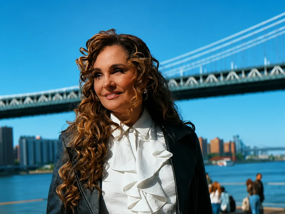 Aura Cristina Geithner en Nueva York durante el videoclip Si Tu Amor No Vuelve