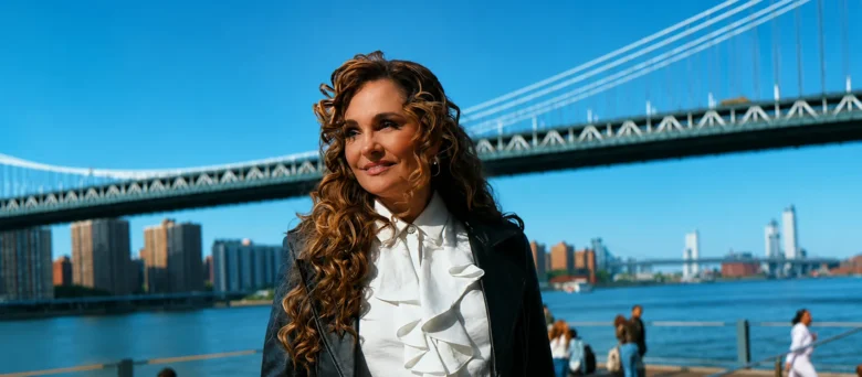Aura Cristina Geithner en Nueva York durante el videoclip Si Tu Amor No Vuelve