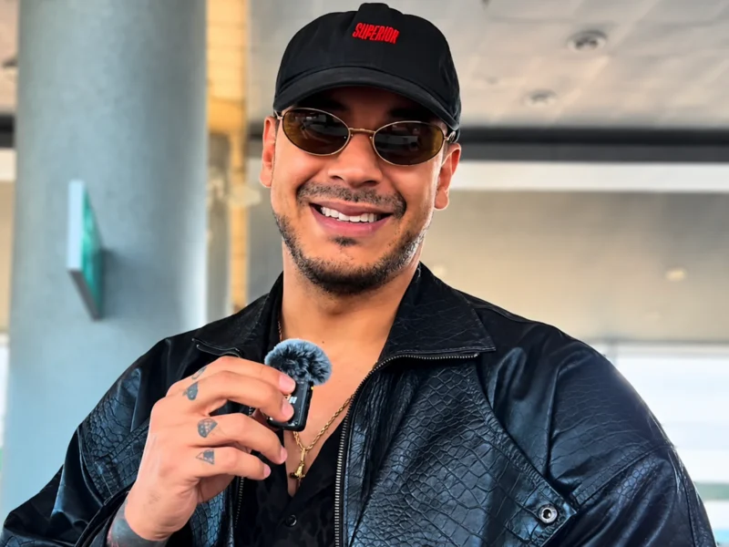 Manuel Medrano, cantante colombiano de Bajo el agua y Afuera del planeta