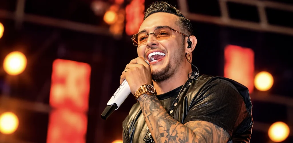 Alexis Escobar, cantante colombiano de música popular cuya agrupación sufrió un accidente de tránsito en Cundinamarca.