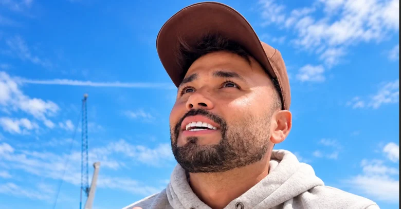 Ciro Quiñonez, cantante y compositor colombiano de música popular, nacido en Cúcuta.