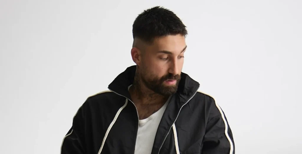 Josh Carter, cantante italiano de música popular y urbana, presenta su canción Chimbita, inspirada en su historia de amor con una colombiana.