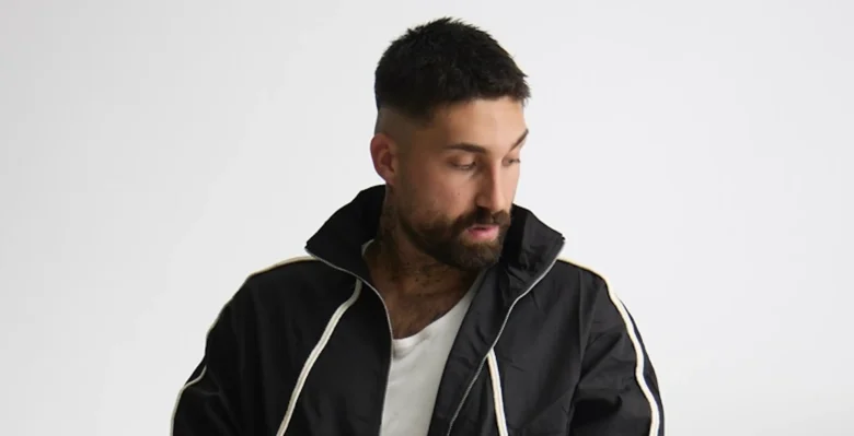 Josh Carter, cantante italiano de música popular y urbana, presenta su canción Chimbita, inspirada en su historia de amor con una colombiana.