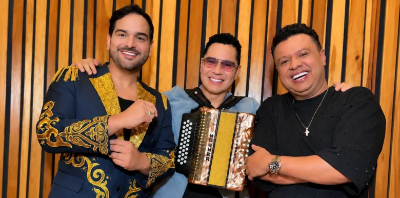 Rafael Santos, Jimmy Zambrano y Alejandro Palacio juntos durante la producción de Todo es para ti, canción del álbum Diomedes Inmortal.